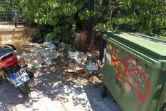 5.-Σκουπίδια-ακριβώς-μπροστά-στην-Α-είσοδο-της-Λεωφόρου-Κηφισίας_