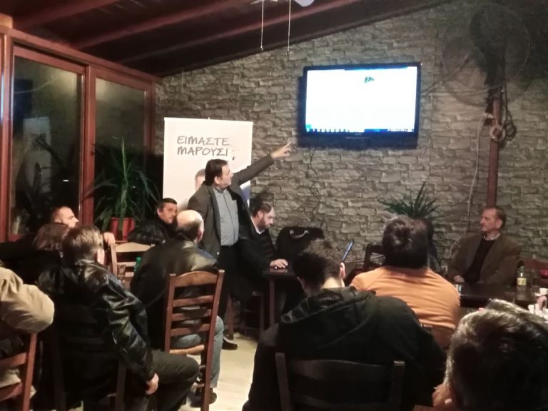 Ο Κώστας Ρώτας συζητάει με τους κατοίκους των Ηπειρώτικων