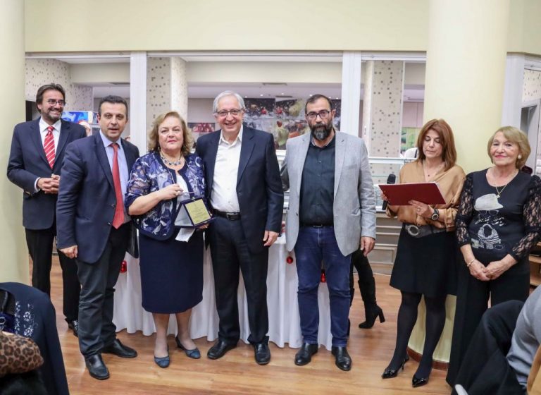 Χριστουγεννιάτικο Δείπνο Αγάπης των ωφελουμένων των κοινωνικών δομών με το Δήμαρχο Αμαρουσίου Θεόδωρο Αμπατζόγλου και τιμητική βράβευση των μεγάλων χορηγών του Δήμου Αμαρουσίου