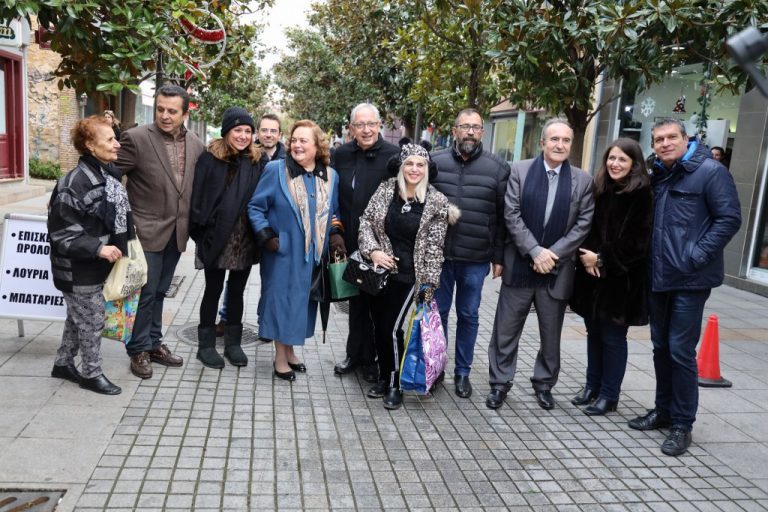 Κάλαντα Πρωτοχρονιάς στον Δήμαρχο Αμαρουσίου Θεόδωρο Αμπατζόγλου, από τη Φιλαρμονική Ορχήστρα του Δήμου