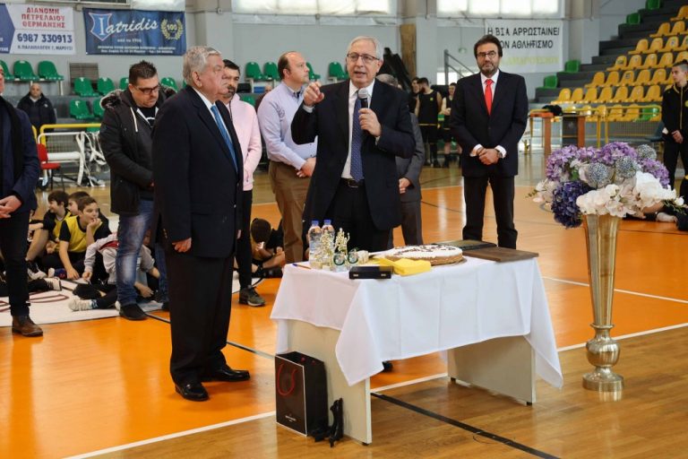 Στην κοπή πρωτοχρονιάτικης πίτας του Γ.Σ.Α. και του Α.Ο. Παραδείσου ο Δήμαρχος Αμαρουσίου Θεόδωρος Αμπατζόγλου