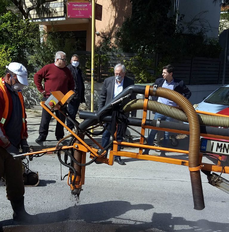 Θ. Αμπατζόγλου: «Επισκευάζουμε τις λακκούβες στους δρόμους μας ταχύτατα και αποτελεσματικά»