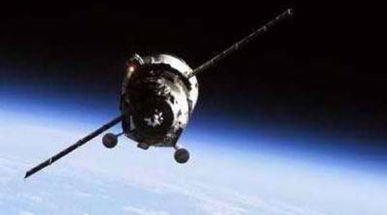 Το ευρωπαϊκό σκάφος Solar Orbiter ετοιμάζεται να περάσει μέσα από τις ουρές του κομήτη Atlas