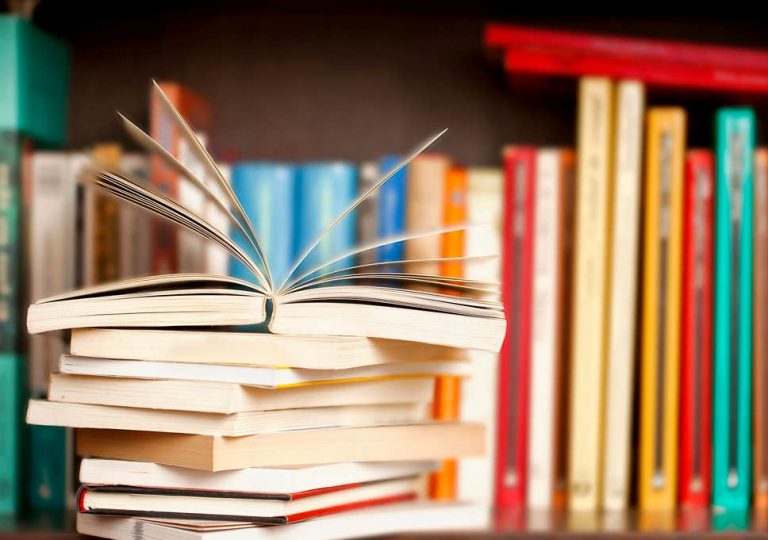 Πέντε βιβλία ελληνικής πεζογραφίας για το καλοκαίρι