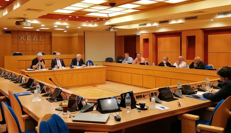 Παρέμβαση του Αντιπροέδρου του Ινστιτούτου Τοπικής Αυτοδιοίκησης και Δημάρχου Αμαρουσίου Θεόδωρου Αμπατζόγλου κατά τη συνεδρίαση του ΔΣ του Ινστιτούτου
