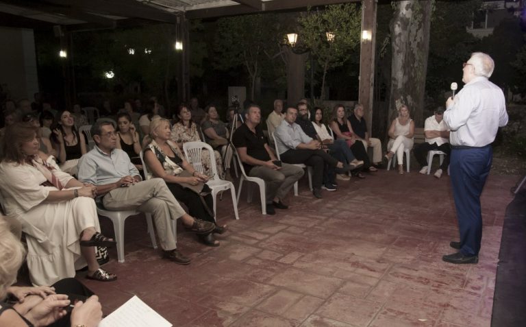 Παρουσία του Δημάρχου Αμαρουσίου Θεόδωρου Αμπατζόγλου στη Μουσική Βραδιά «Τραγούδια κάτω απ΄ το φεγγάρι» στον κήπο της Βορέειου Βιβλιοθήκης