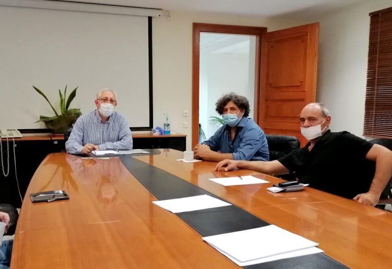 Συνάντηση του Δημάρχου Αμαρουσίου Θεόδωρου Αμπατζόγλου με τον Πρόεδρο της Πανελλήνιας Ένωσης Κεραμιστών και Αγγειοπλαστών Νίκο Βαλλάτο