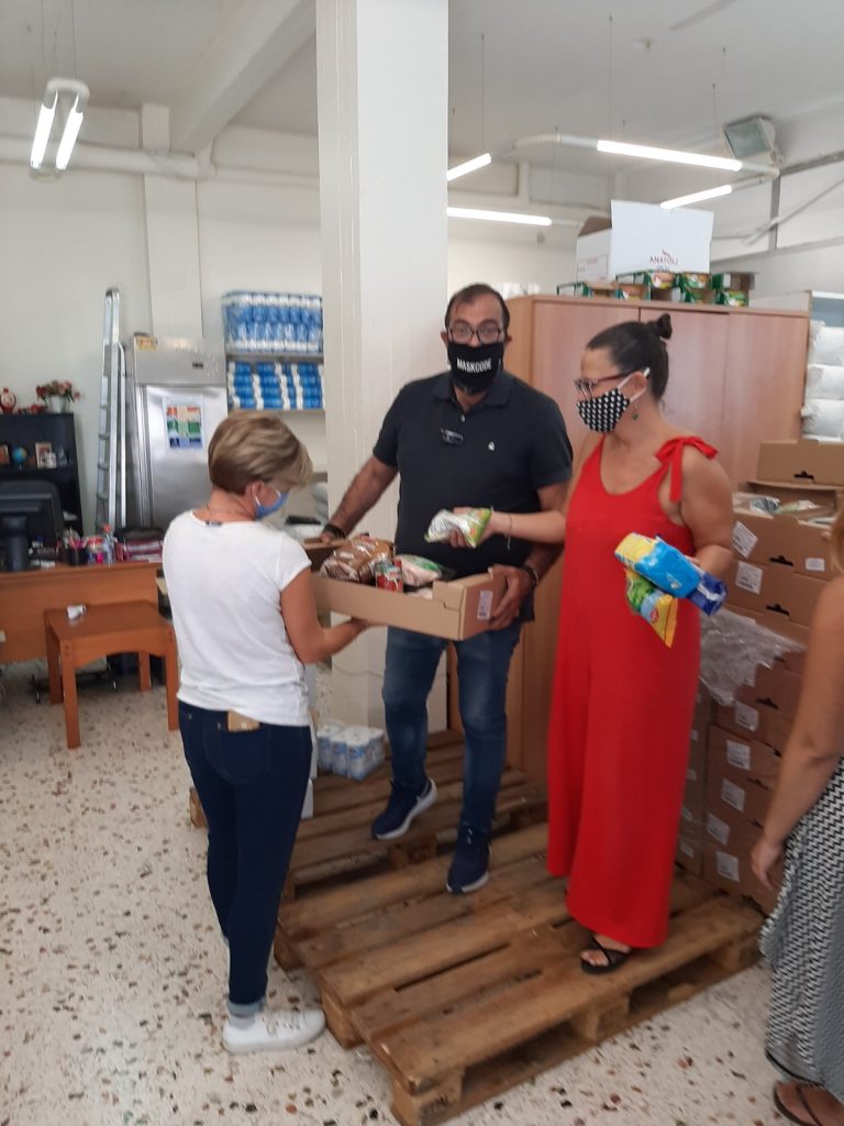 Μεγάλη διανομή νωπού κοτόπουλου από το Δήμο Αμαρουσίου προς τους ωφελούμενους του Επιχειρησιακού Προγράμματος ΤΕΒΑ