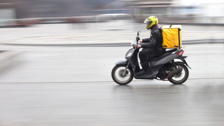Συνεχίζεται το delivery και το take away από τις 21.00 έως τις 05.00