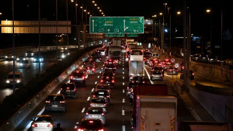 Πάνω από 70 χιλιαδες οχήματα πέρασαν τα διόδια Αθηνών– Κορίνθου και Αθηνών–Λαμίας το τελευταίο 24ωρο. Σαρωτικοί οι έλεγγχοι από την ΕΛΑΣ
