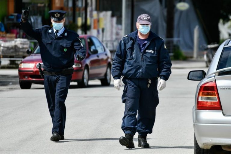 Δώδεκα συλλήψεις, 79 παραβάσεις λειτουργίας καταστημάτων, 601 για μετακίνηση και 1.684 για μη χρήση μάσκας
