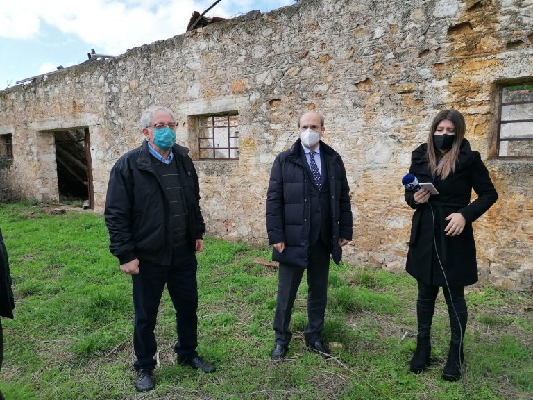 Παρουσία του Δημάρχου Αμαρουσίου Θ. Αμπατζόγλου η αυτοψία του Υπουργού Περιβάλλοντος & Ενέργειας Κ. Χατζηδάκη σε ετοιμόρροπο ακίνητο στην περιοχή Στούντιο Άλφα – Δήμος Αμαρουσίου