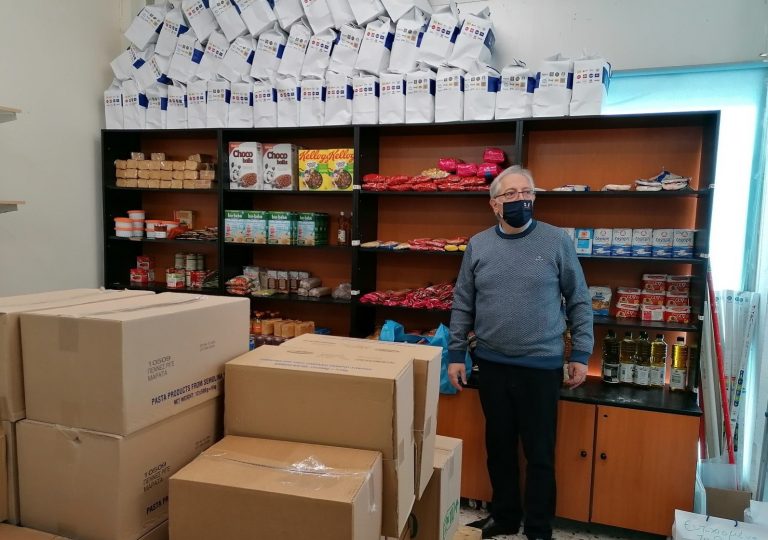 Επίσκεψη του Δημάρχου Αμαρουσίου Θ. Αμπατζόγλου στο Κοινωνικό Παντοπωλείο του Δήμου – Δήμος Αμαρουσίου