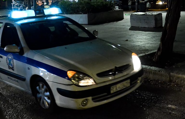 Εκρηξη από γκαζάκια τα ξημερώματα στην είσοδο κτιρίου στο Παγκράτι όπου στεγάζονται τα γραφεία τριών εφημερίδων