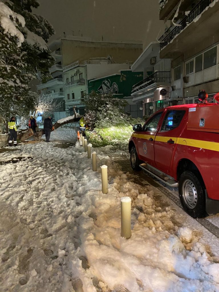 Για 3ο συνεχόμενο 24ωρο συνεχίζεται η νυχθημερόν μάχη των υπηρεσιών του Δήμου Αμαρουσίου για την αποκατάσταση των προβλημάτων που δημιούργησε η «Μήδεια» – Δήμος Αμαρουσίου