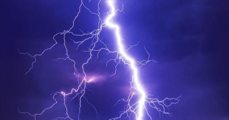 Πώς αστραπές και κεραυνοί συνέβαλαν στην εμφάνιση της ζωής στη Γη
