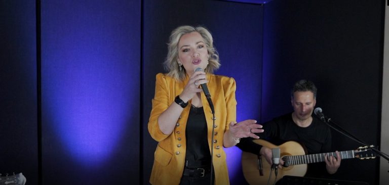 Παρακολουθήστε απόψε στις 20:00 τη συναυλία της Ρίτας Αντωνοπούλου, «2 Ώρες και 26 Λεπτά με τον Χρόνο» – Δήμος Αμαρουσίου