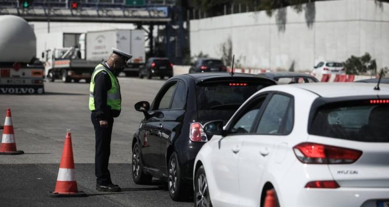 “Όσοι δεν διαθέτουν τα απαραίτητα έγγραφα δεν θα περάσουν από τα διόδια”, τονίζει στο ΑΠΕ – ΜΠΕ ο διευθυντής της Τροχαίας Αττικής, Σπ. Λάσκος – Μειώθηκε η έξοδος το τελευταίο 24ωρο