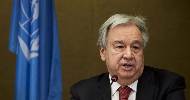 Καταδικάζει τον «εμβολιαστικό εθνικισμό» και προειδοποιεί για τον «θυμό των φτωχών»