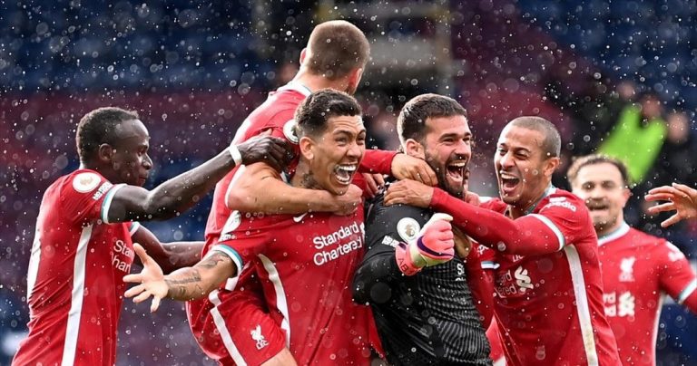 «Αγκαλιά» με την έξοδο στο Champions League η Λίβερπουλ