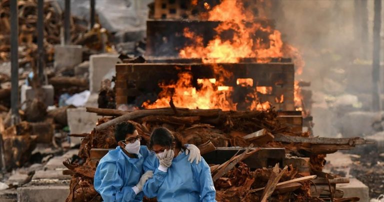 Η Ινδία κατέγραψε 300.000 θανάτους λόγω Covid-19