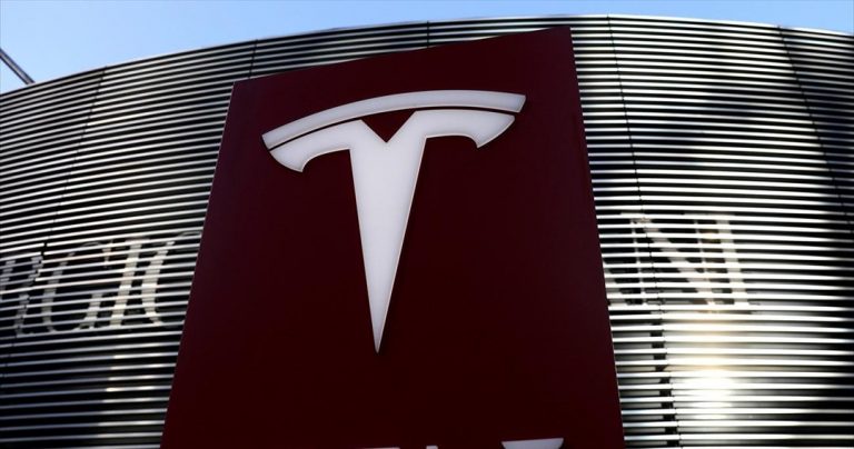 Η Tesla σταματά να δέχεται πληρωμές σε bitcoins