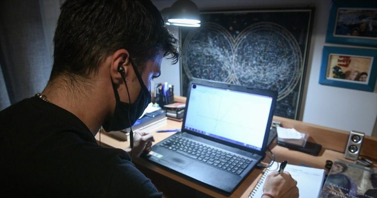 Το lockdown έφερε άγχος, φόβο, κατάθλιψη, παραίτηση και αυτοτραυματισμούς στους έφηβους