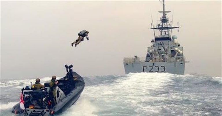 «Ρεσάλτα» σε πλοία με στολή τζετ από τους Βρετανούς πεζοναύτες