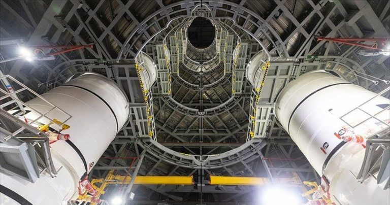 SLS: Συναρμολογήθηκε ο νέος, γιγαντιαίος πύραυλος της NASA