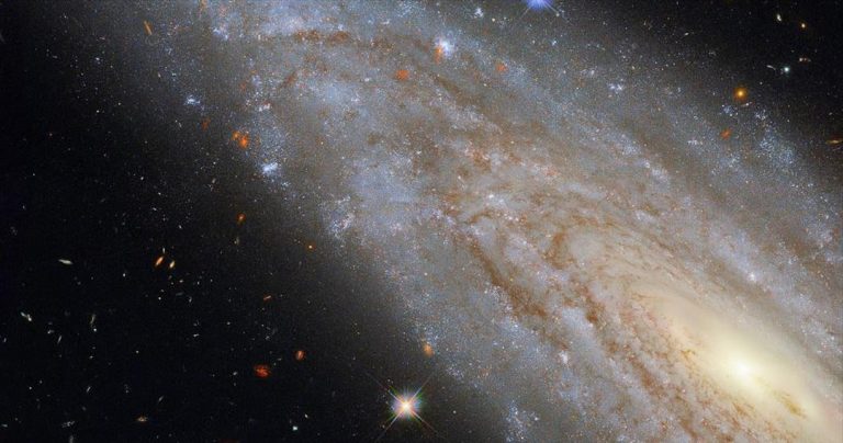 Το Hubble εντόπισε μυστηριώδες γαλαξιακό φαινόμενο