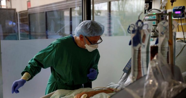 21 νεκροί και 2.400 νέα κρούσματα το τελευταίο 24ωρο