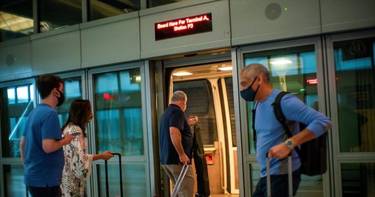 Μάσκα σε κλειστούς χώρους λόγω της «Δέλτα» και για τους πλήρως εμβολιασμένους