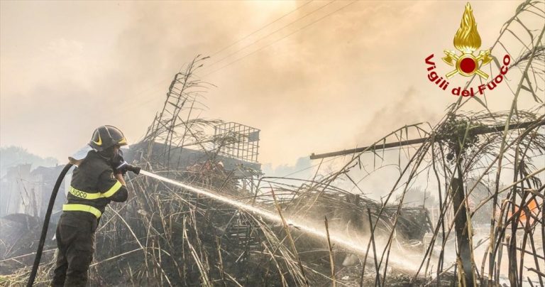 Στάχτη χιλιάδες στρέμματα στη Σαρδηνία- 400 άνθρωποι έφυγαν από τα σπίτια τους