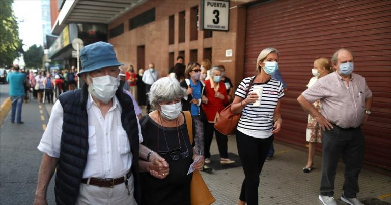 Πάνω από το 70% άνω των 20 ετών έχει πλέον λάβει τουλάχιστον μια δόση εμβολίου