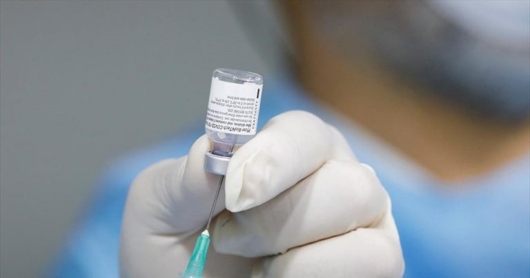 Έως το τέλος του μήνα η ολοκλήρωση εμβολιαστικού κύκλου στο 60%