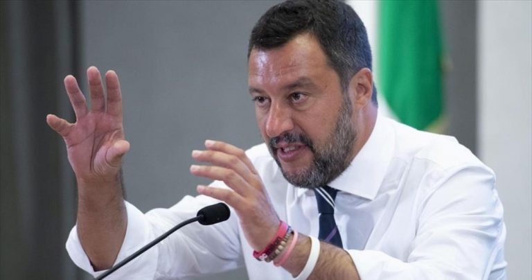 «Αρνούμαι να δω κάποιον να κυνηγά τον γιό μου με τεστ κορωνοϊού ή σύριγγα εμβολίου»