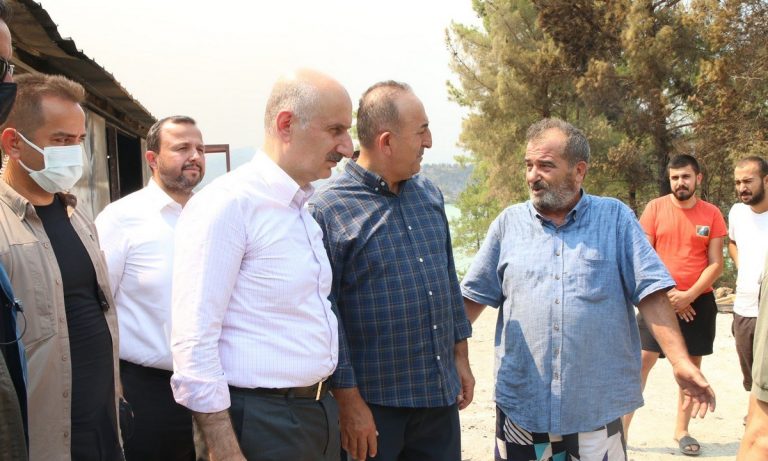 Τουρκία: Τα «άκουσε» ο Τσαβούσογλου από πολίτες