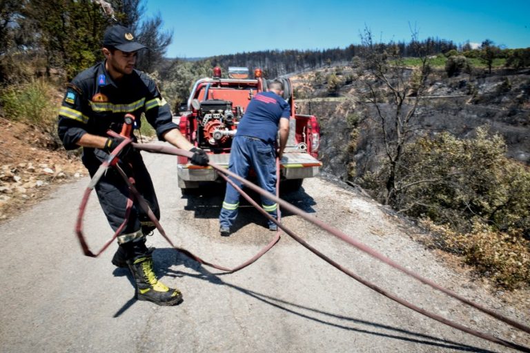 Αρχηγός Πυροσβεστικής: Δίνεται μεγάλος αγώνας στην Εύβοια, περνάει τα όρια της Αρκαδίας η φωτιά