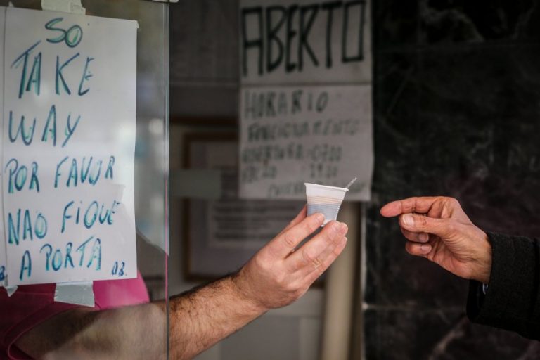 Κορονοϊός: Η Πορτογαλία χαλαρώνει νωρίτερα τα περιοριστικά μέτρα – Στο 70% οι πλήρως εμβολιασμένοι