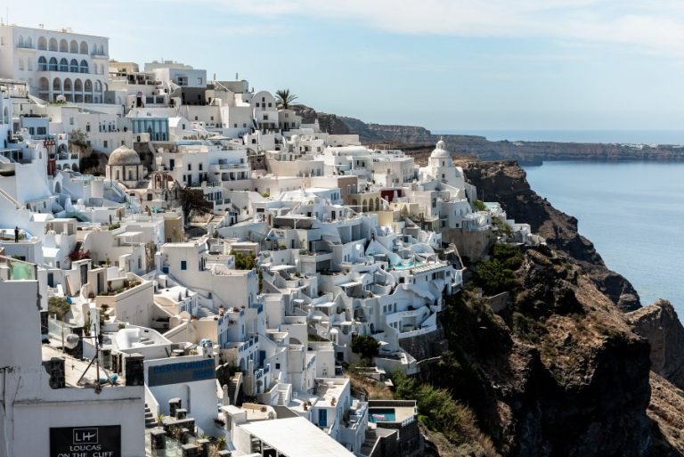 ΑΑΔΕ: Ανακάλυψε όργιο φοροδιαφυγής στα τουριστικά σκάφη, στη Βλυχάδα της Σαντορίνης
