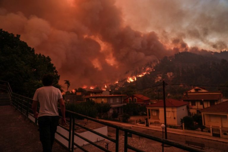 Φωτιά στην Εύβοια: Βίντεο ντοκουμέντο από τις Γουβιές, «Θεέ μου σε παρακαλώ…»