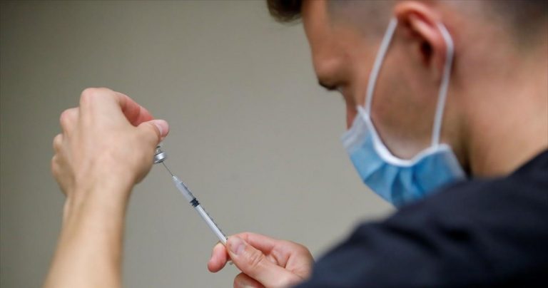 Η αποτελεσματικότητα των Pfizer και Moderna μειώθηκε στο 66% έναντι της Δέλτα