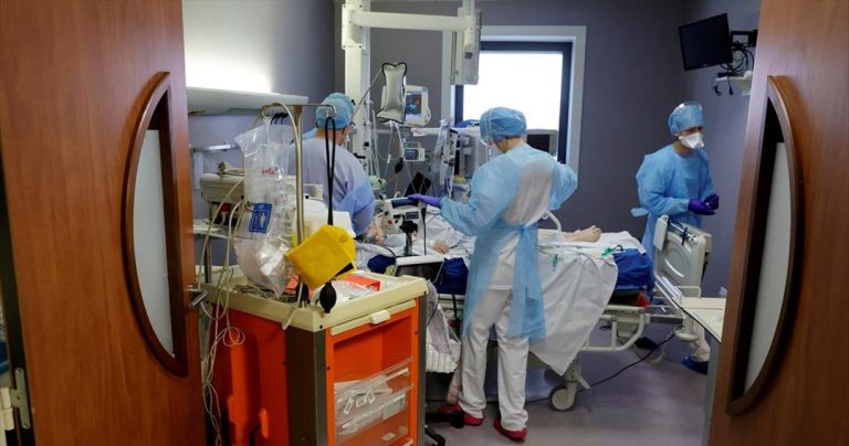 Μετάλλαξη Δέλτα: Αυξημένος κίνδυνος νοσηλείας ανεμβολίαστων