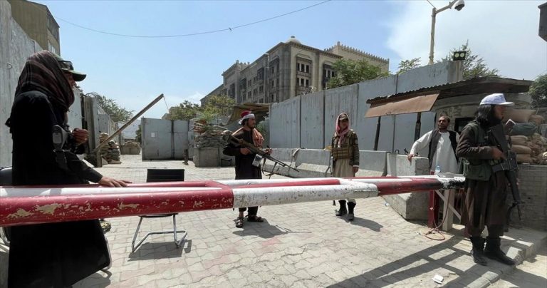 Χώρες και οργανισμοί ζητούν βοήθεια από τους Ταλιμπάν για τις εκκενώσεις, λέει στέλεχος των μαχητών