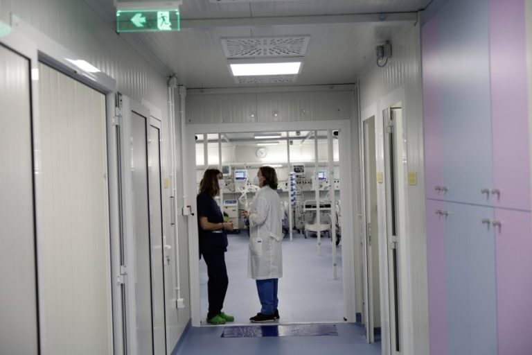 Τέλος για τους ανεμβολίαστους υγειονομικούς – Τίθενται σε αναστολή, επιστροφή μισθού
