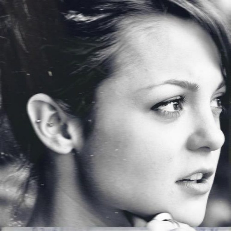 Kathryn Prescott: Σοβαρό ατύχημα είχε η ηθοποιός, παραλίγο να μείνει παράλυτη