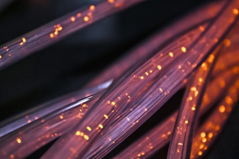Oι «μνηστήρες» για το Ultra-Fast Broadband, το έργο-μαμούθ των 700 εκατ. ευρώ
