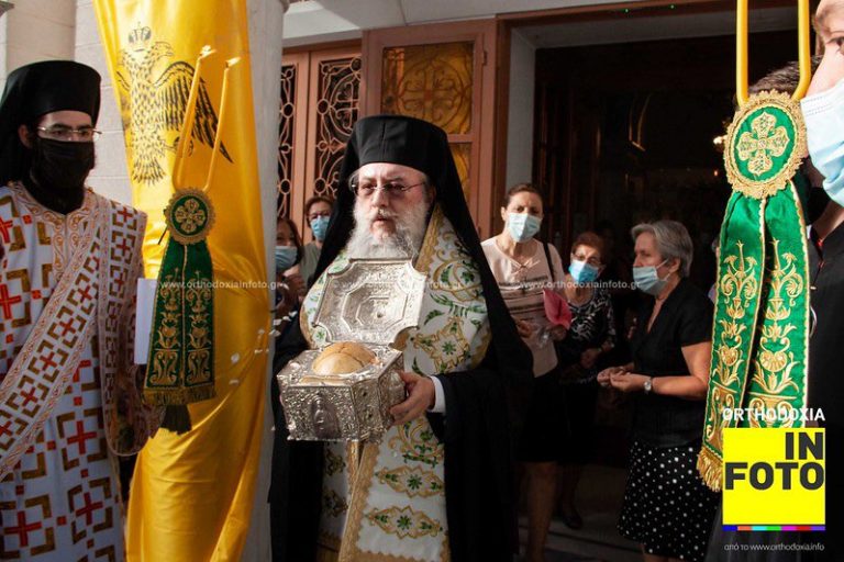 Στην υποδοχή της τιμίας κάρας της Αγίας νεομάρτυρος Ελένης της Σινωπίτιδας από τον ναό των Αγίων Αποστόλων Πέτρου και Παύλου ο Δήμαρχος ΛΥΚΟΒΡΥΣΗΣ ΠΕΥΚΗΣ