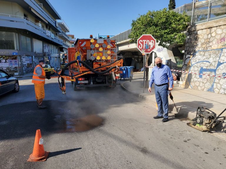 Αυτοψίες του Δημάρχου Αμαρουσίου Θεόδωρου Αμπατζόγλου σε εργασίες επισκευής οδοστρώματος σε πολλά σημεία της πόλης – Δήμος Αμαρουσίου