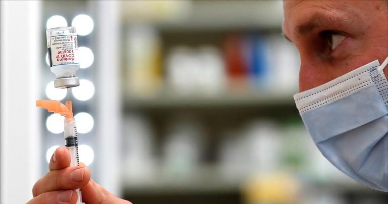 Άδεια για τρίτη δόση ζήτησε η Moderna από τον FDA